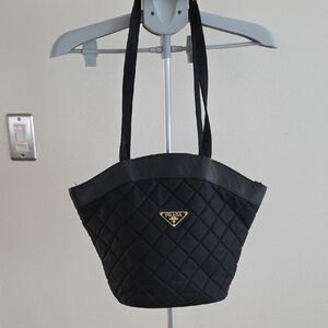 Black Quilted Bucket Zippered Shoulder Bag
